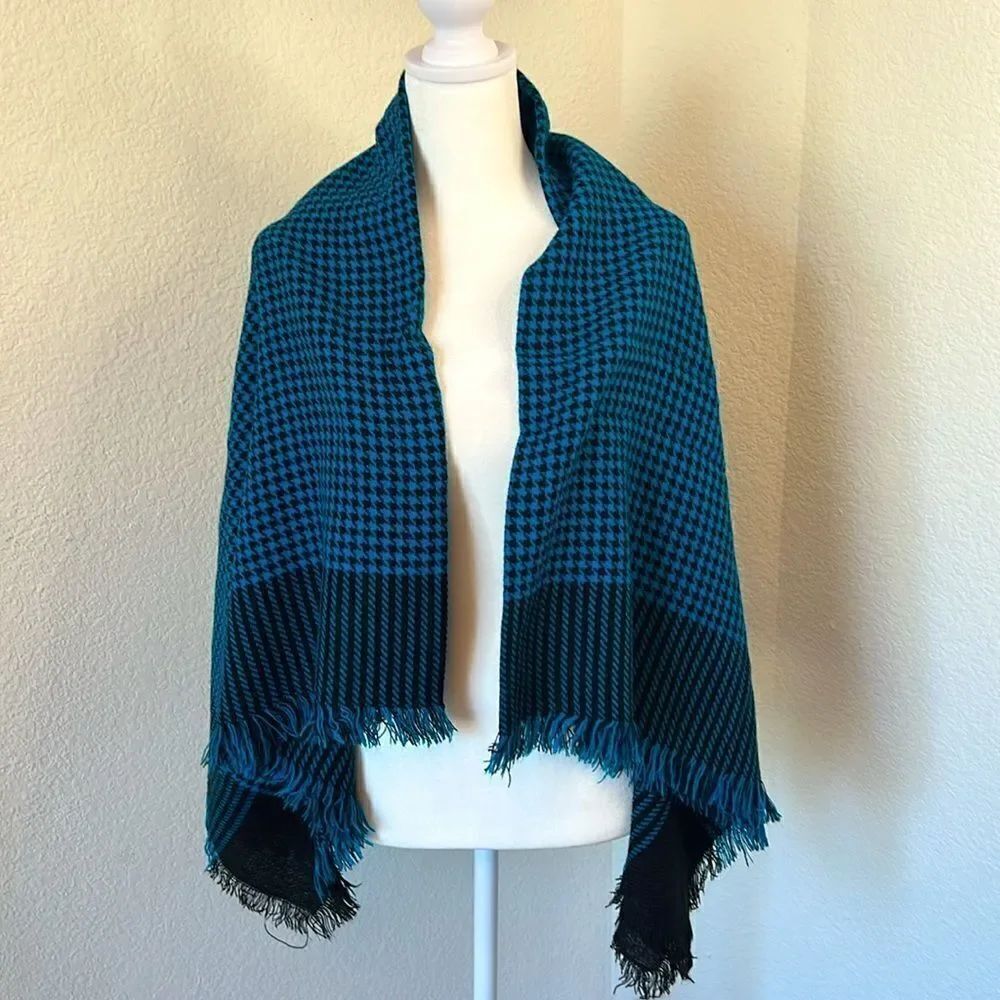 Blue and Black Houndstooth Patterned Scarf / Wrap